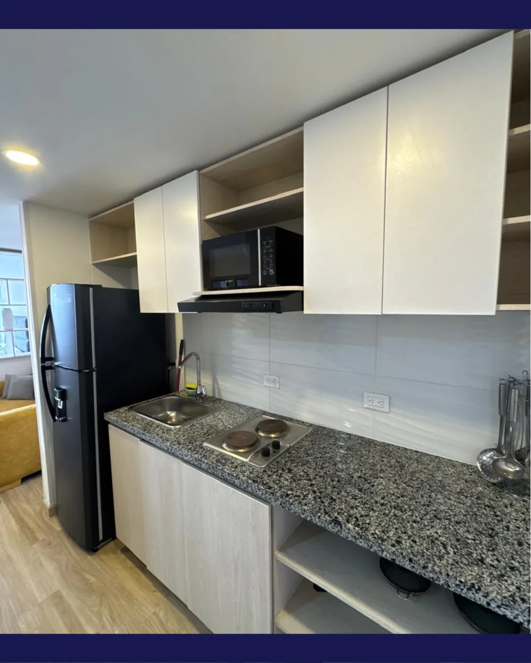 Apartaestudio amoblado con excelente ubicación — foto 3